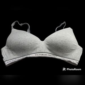 Victoria's Secret Wireless Lightly Lined T-Shirt Bra in Grey